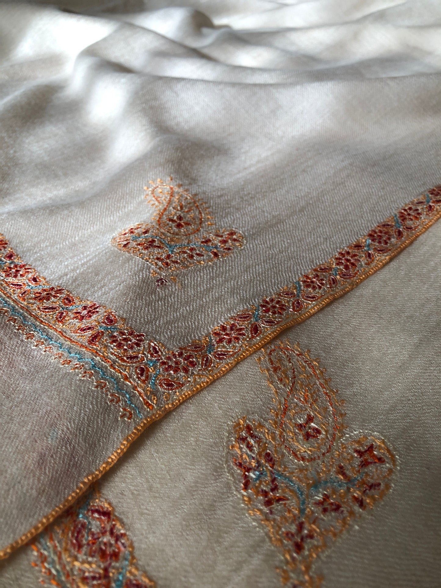 Natural White Silk Hashidar Embroidery Pashmina Shawl