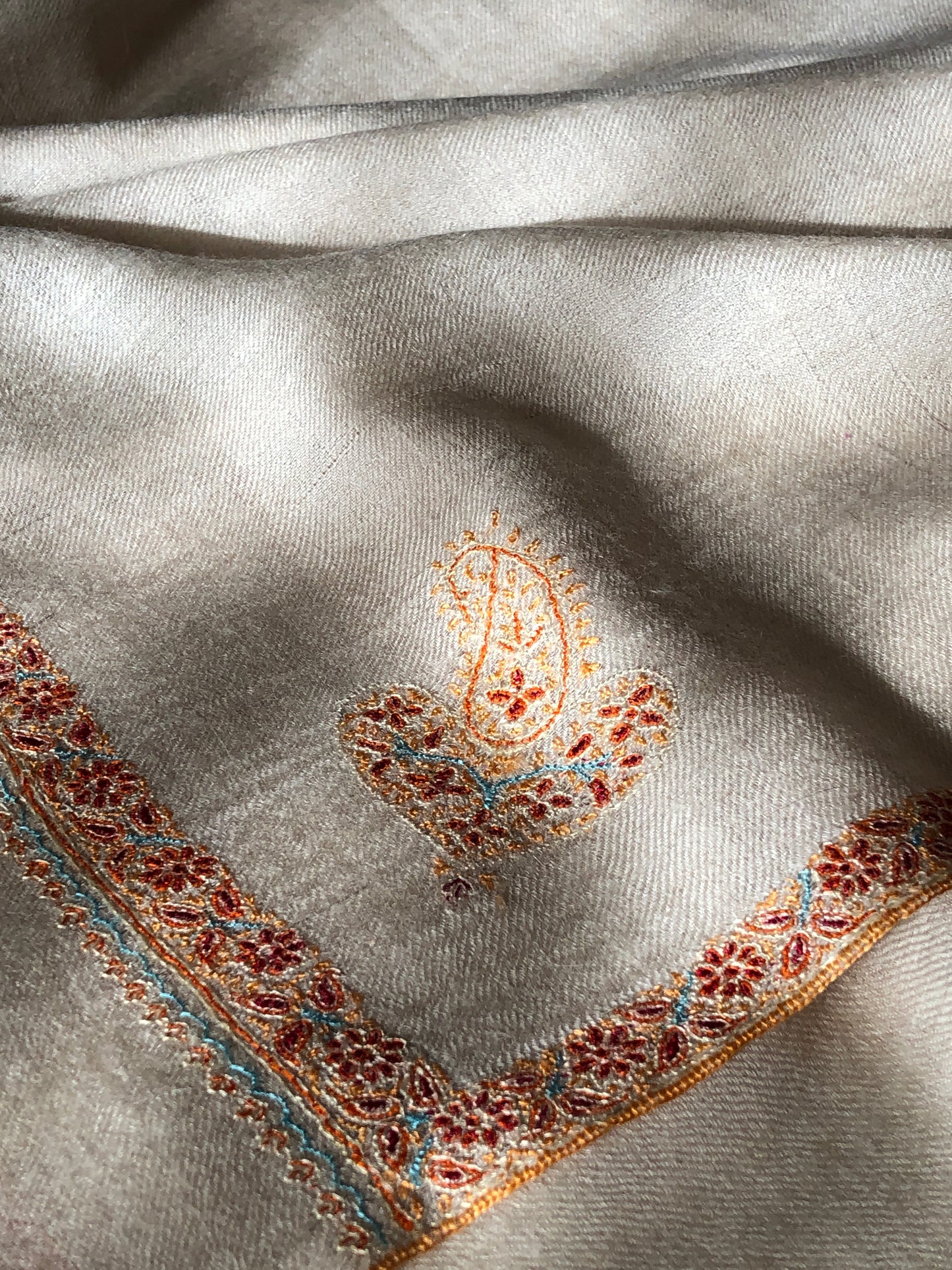 Natural White Silk Hashidar Embroidery Pashmina Shawl