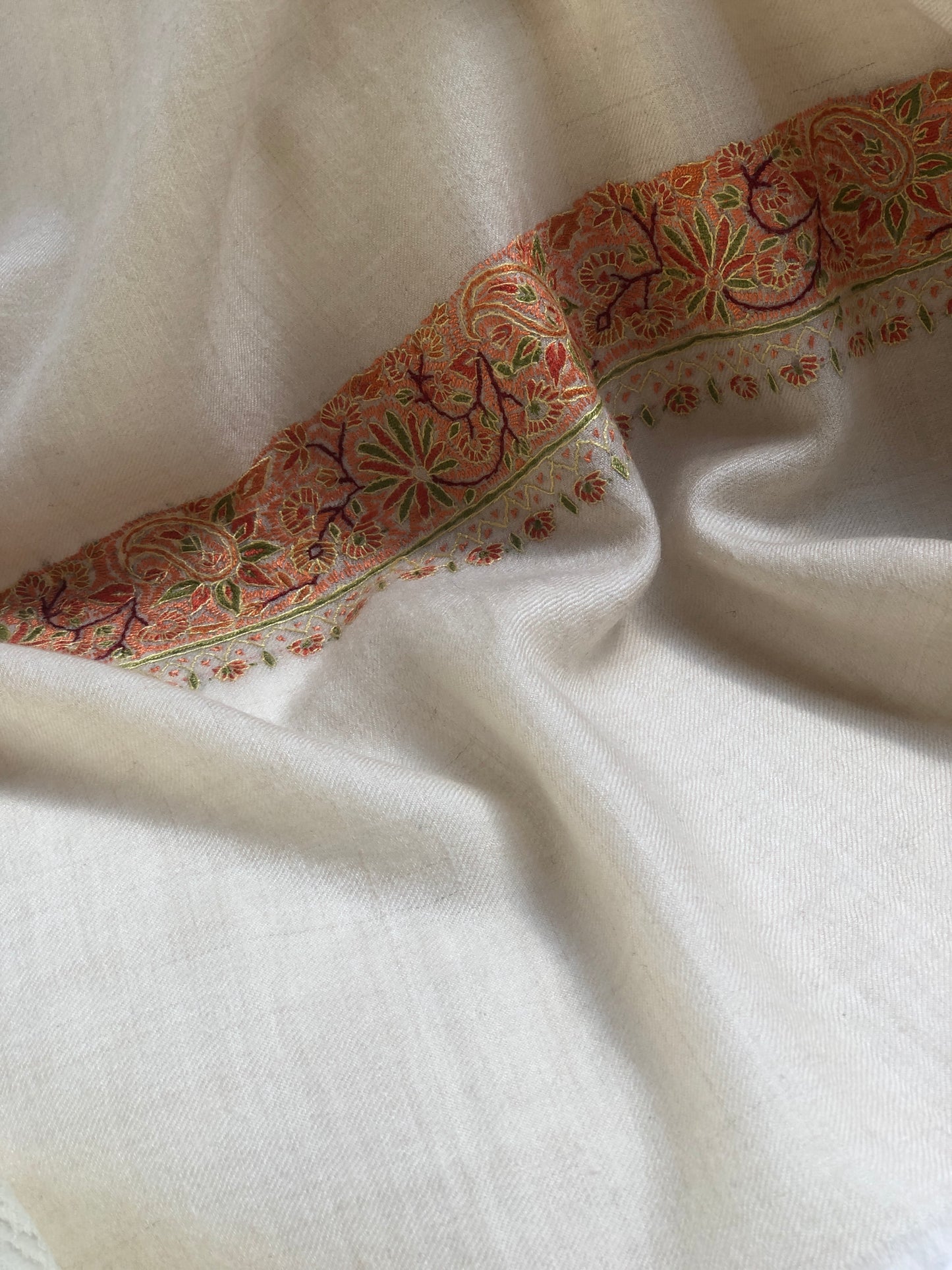 White Dhoordar Embroidery Pashmina Shawl