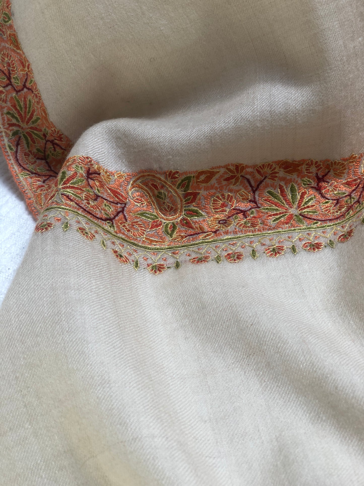 White Dhoordar Embroidery Pashmina Shawl