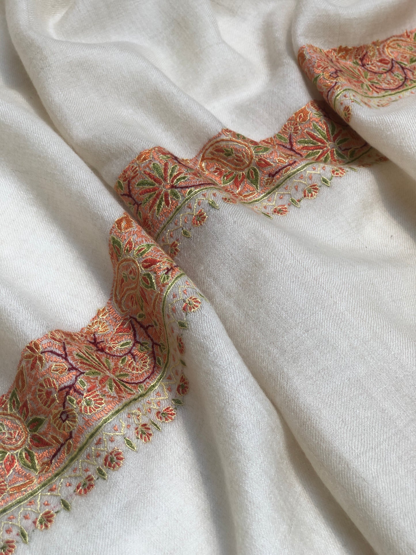 White Dhoordar Embroidery Pashmina Shawl