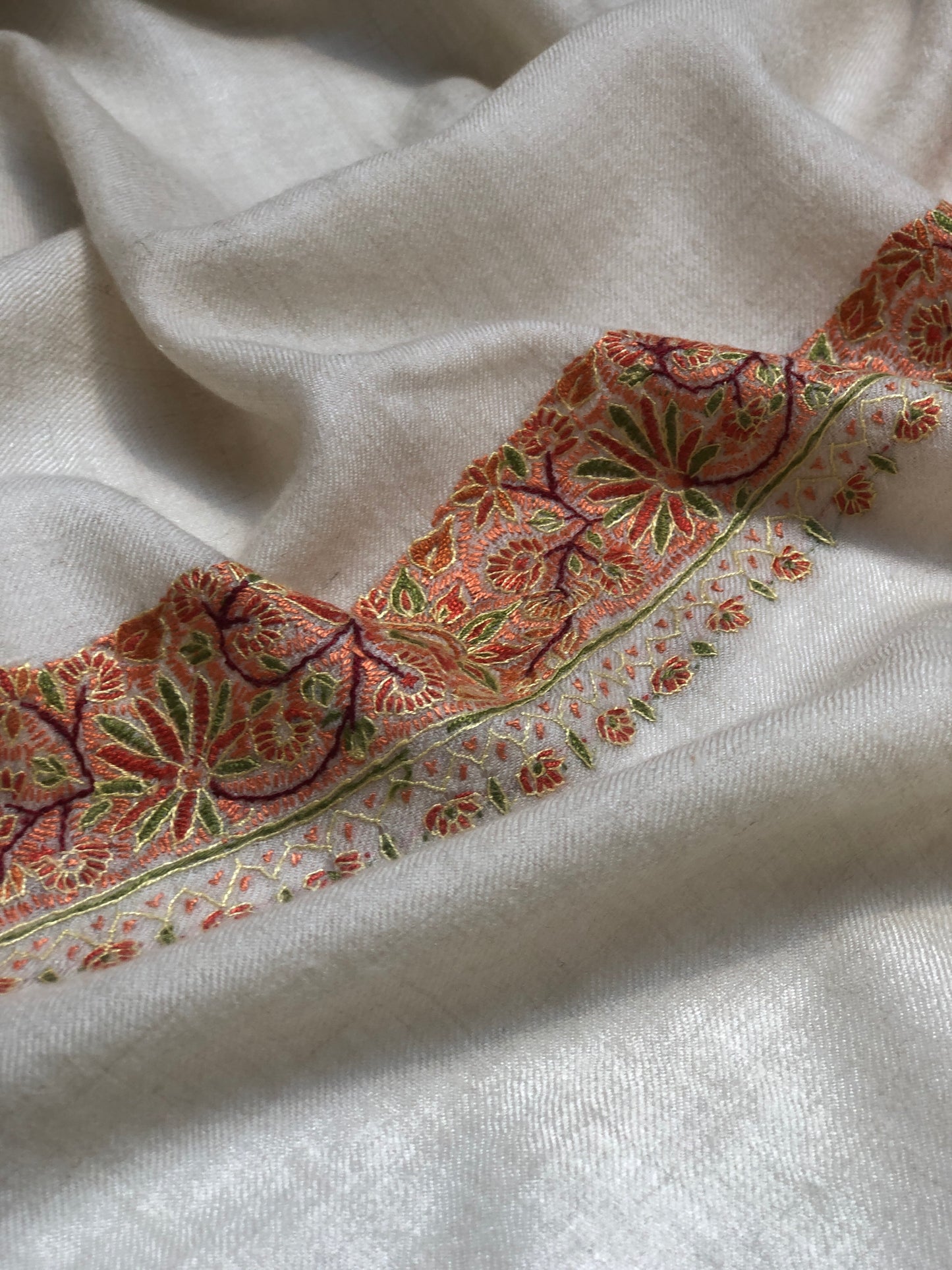 White Dhoordar Embroidery Pashmina Shawl