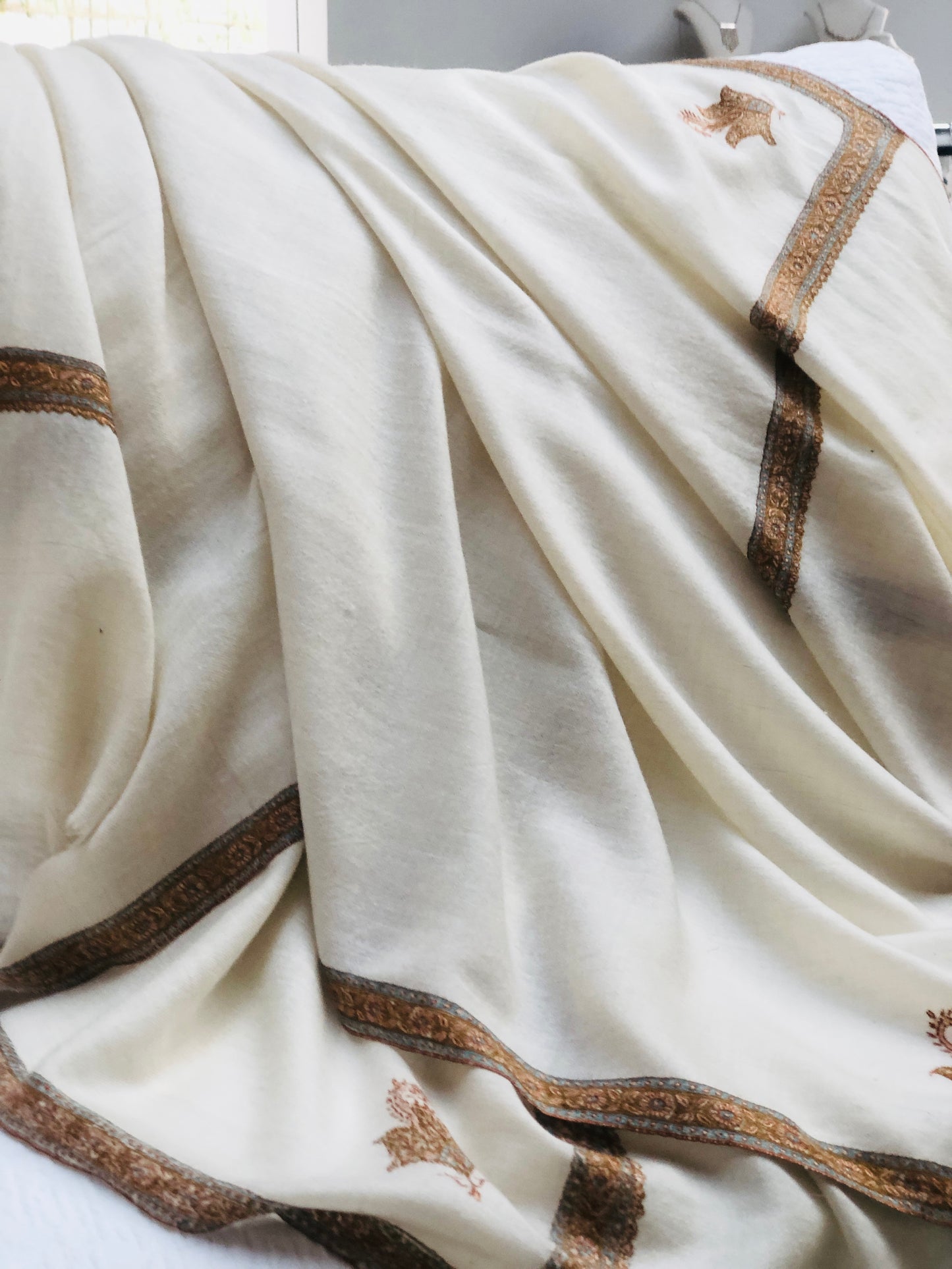 Natural White Hashidar Embroidery Pashmina Shawl