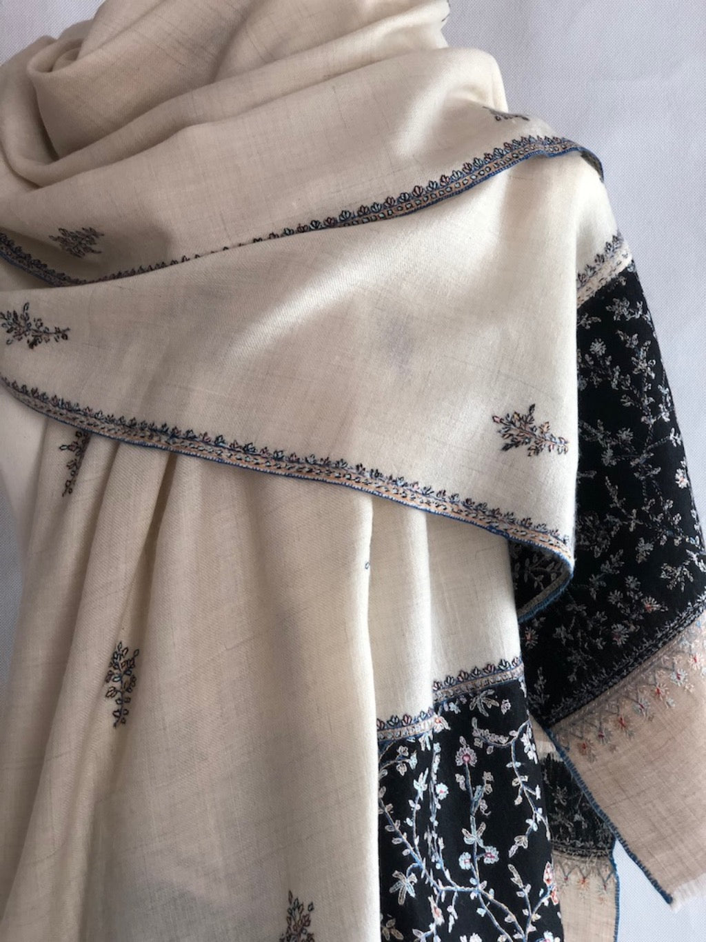 Kashmir Sozni Embroidery Pashmina Shawl White Buti 2