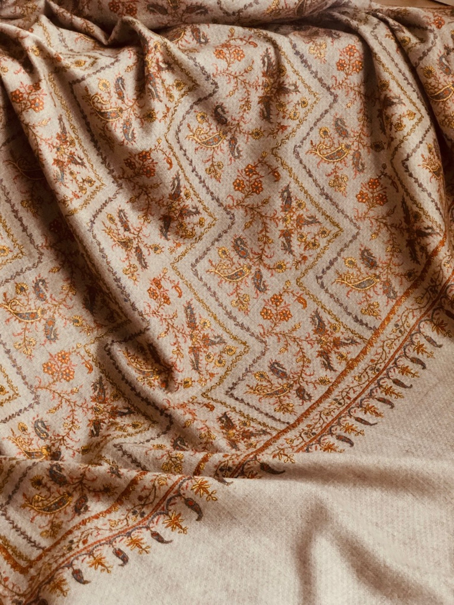 Kashmir Pashmina Shawl Sozni Embroidery Jaal Floral Design, Natural Beige Image 4