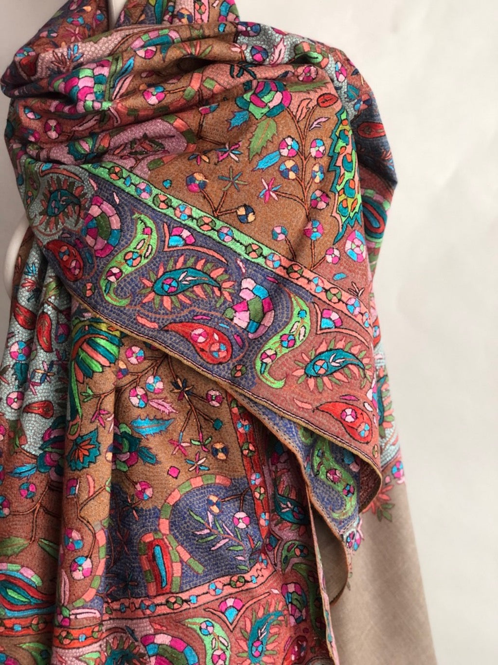 Beige Peacock Design Sozni Jamawar Pashmina Shawl